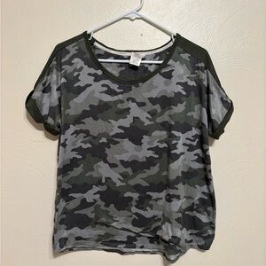 🪖 Lucky Brand Camo Print Soft Knit Tee – Size XL